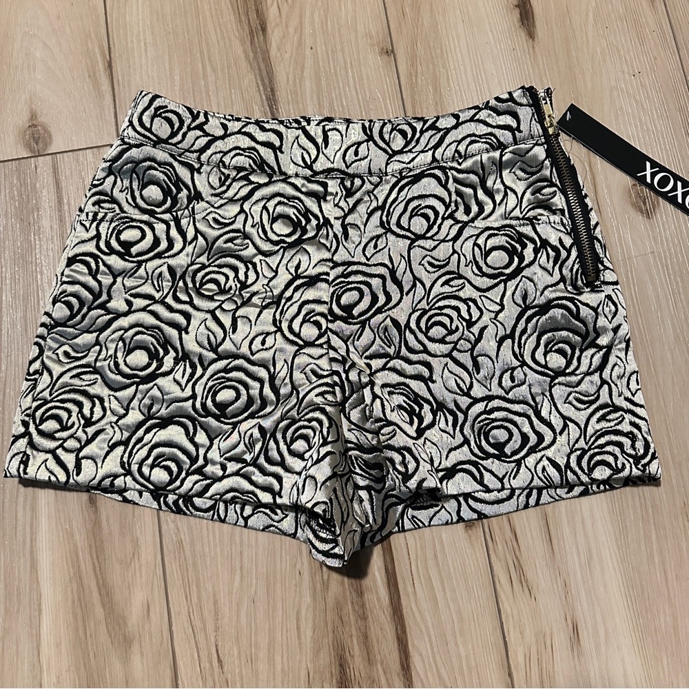 XOXO Black & shimmery gold metallic, side zip & front pockets rose Shorts NWT